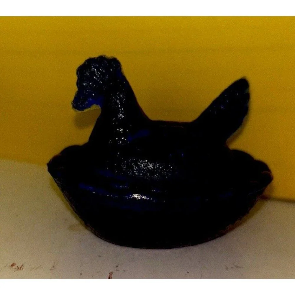 VINTAGE Style MINI COBALT BLUE GLASS HEN CHICKEN NEST SALT CELLAR Basket